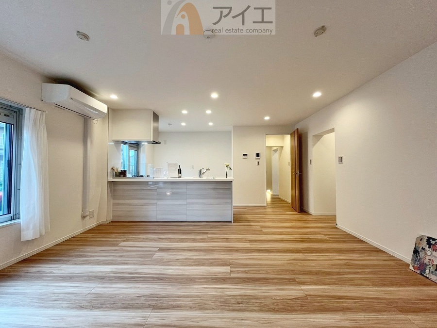 朝から日差しいっぱいの、明るい空間でのびのび過ごせます