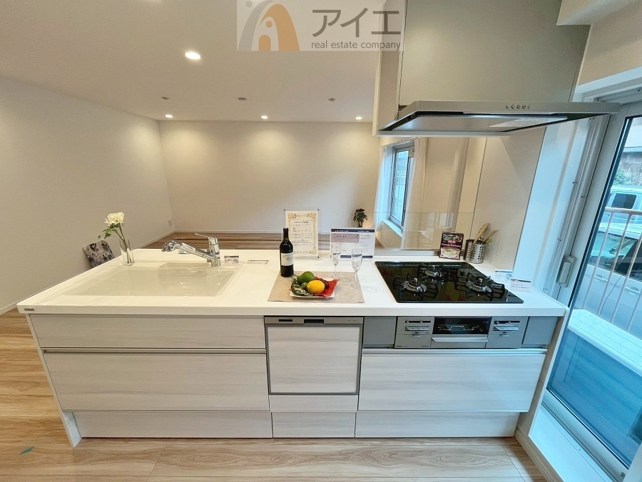 ご家族やお客様との会話も楽しめる対面キッチン