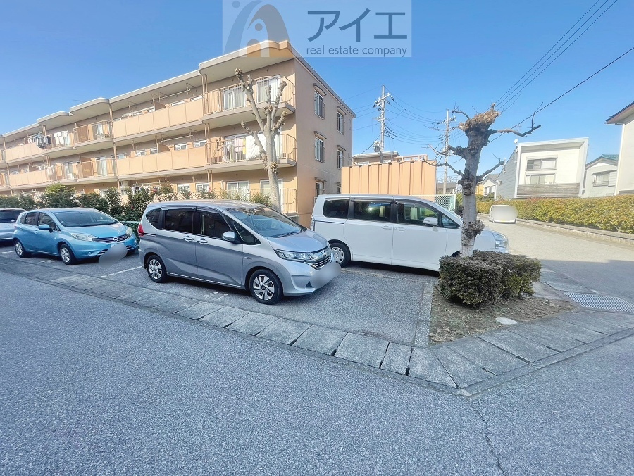 駐車場があるため車通勤の方にも安心なマンションです(要空確認)