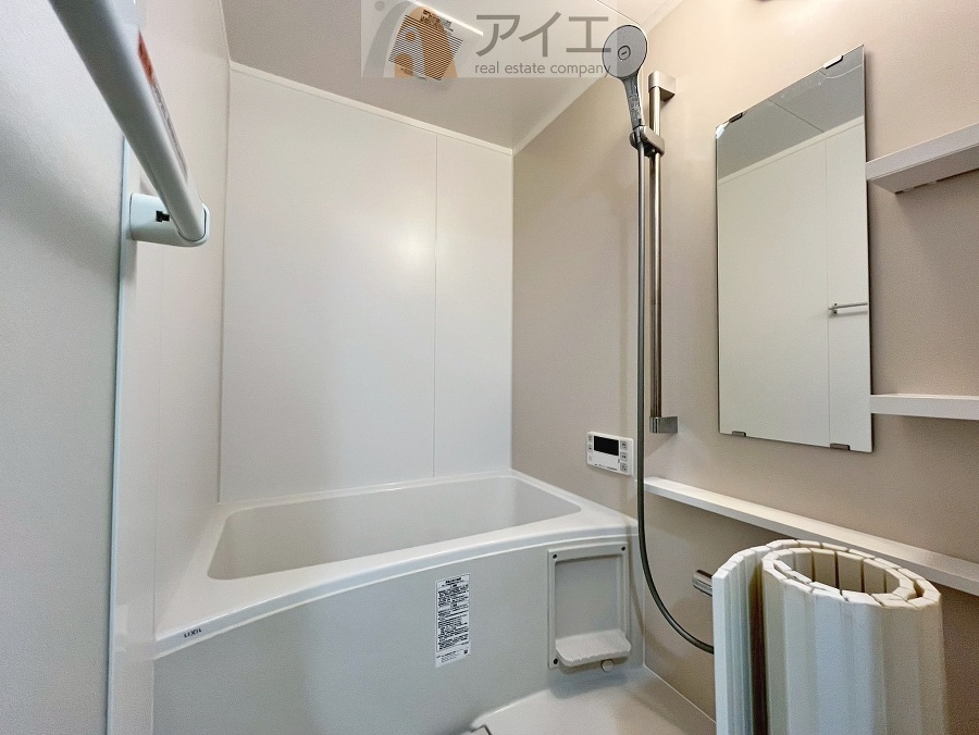 明るい感じ、贅沢な雰囲気でより快適なバスタイム