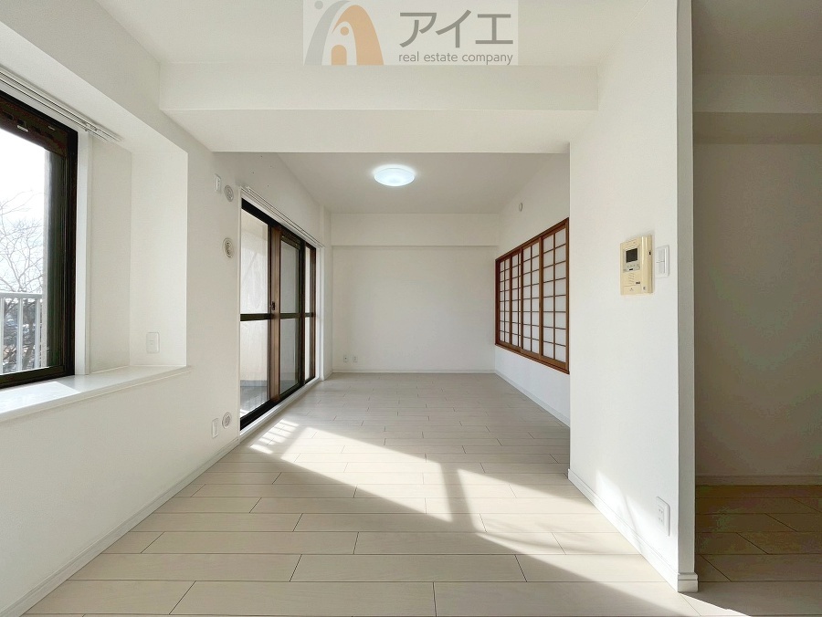 朝から日差しいっぱいの、明るい空間でのびのび過ごせます