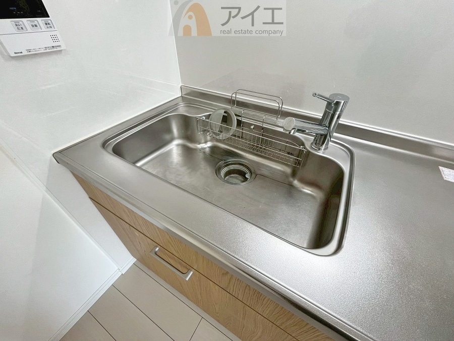 水道一体型の浄水器。ボタン一つで切替可能水回りもすっきり