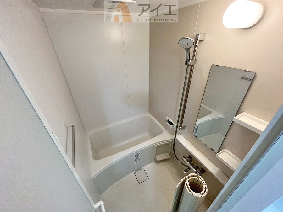 大人の半身浴や、小さなお子様との入浴にも便利な浴室