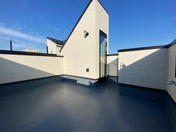 開放感あふれるルーフバルコニー