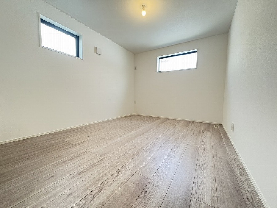   洗練された美しいデザインのシンプルモダンな戸建。美しい街並みに溶け込んだ上質な暮らし感じさせ、心も満たしてくれるお住まいです。完成予想図
