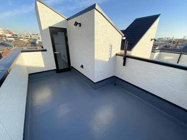 広々ルーフバルコニー付