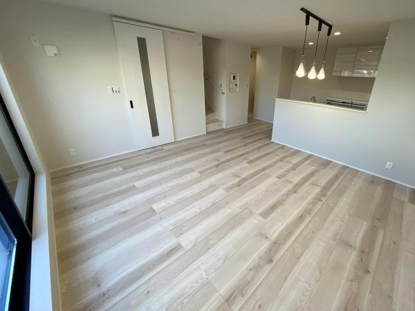 リビングには床暖房を完備