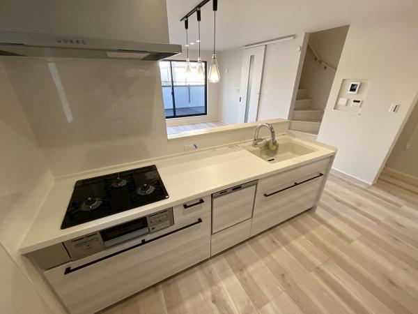 食洗機、浄水器付タッチレス水洗付。