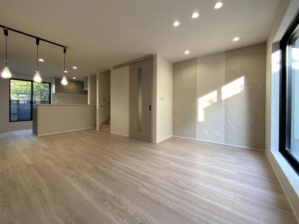 リビングには床暖房を完備