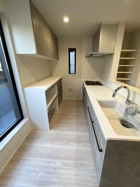 食洗機、浄水器付タッチレス水洗付。