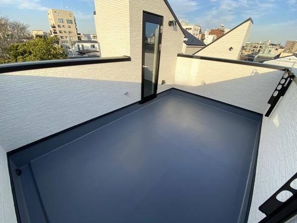 広々ルーフバルコニー付