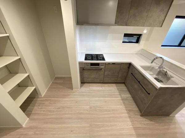 食洗機、浄水器付タッチレス水洗付。