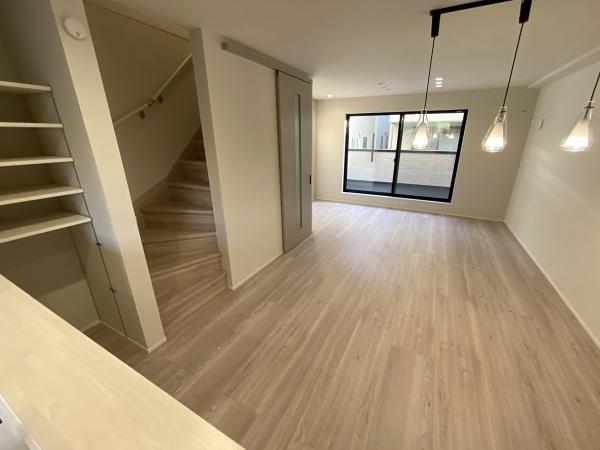 光あふれる、2階リビングの家。