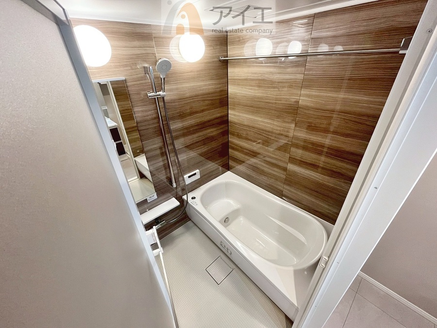 大人の半身浴や、小さなお子様との入浴にも便利な浴室