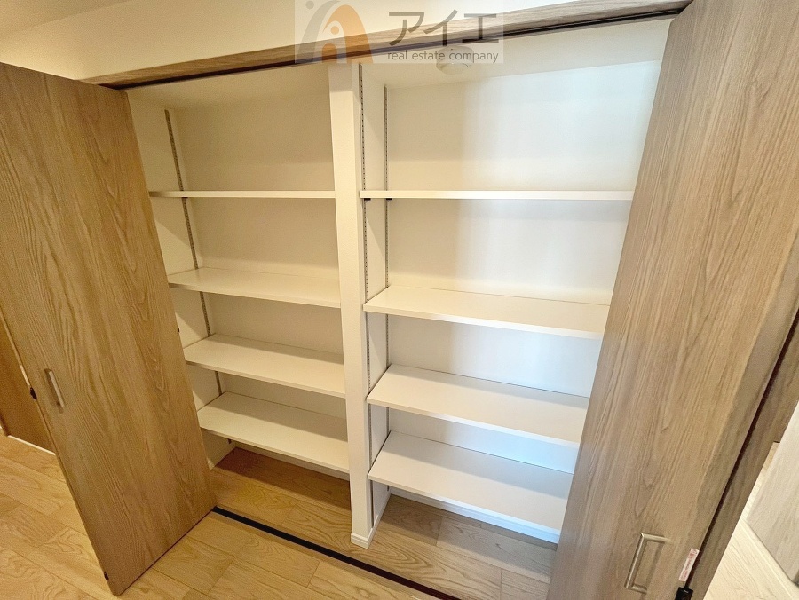 お子様の荷物も片付く、全居室収納スペース