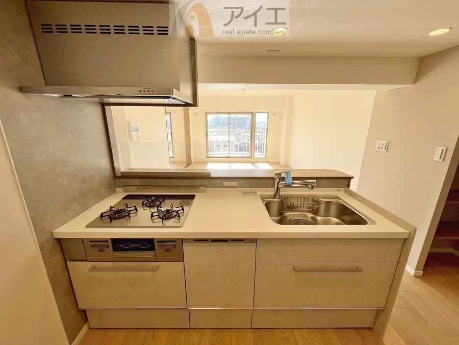 リビングで遊ぶお子様にも目が届く、安心感で選ぶなら対面キッチン