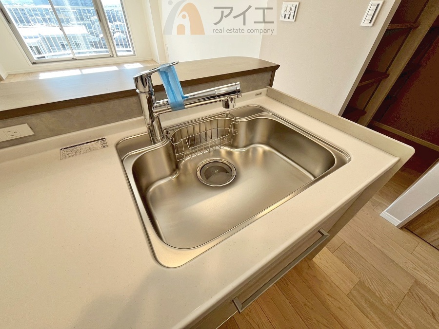 水道一体型の浄水器。ボタン一つで切替可能水回りもすっきり