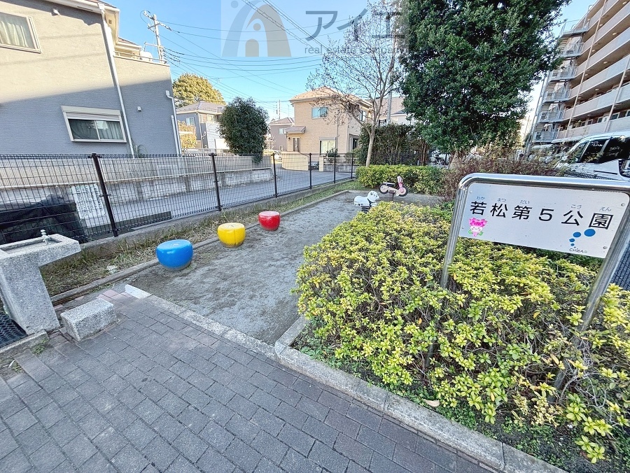 公園が近く、子育て家族に嬉しい緑豊かな環境です