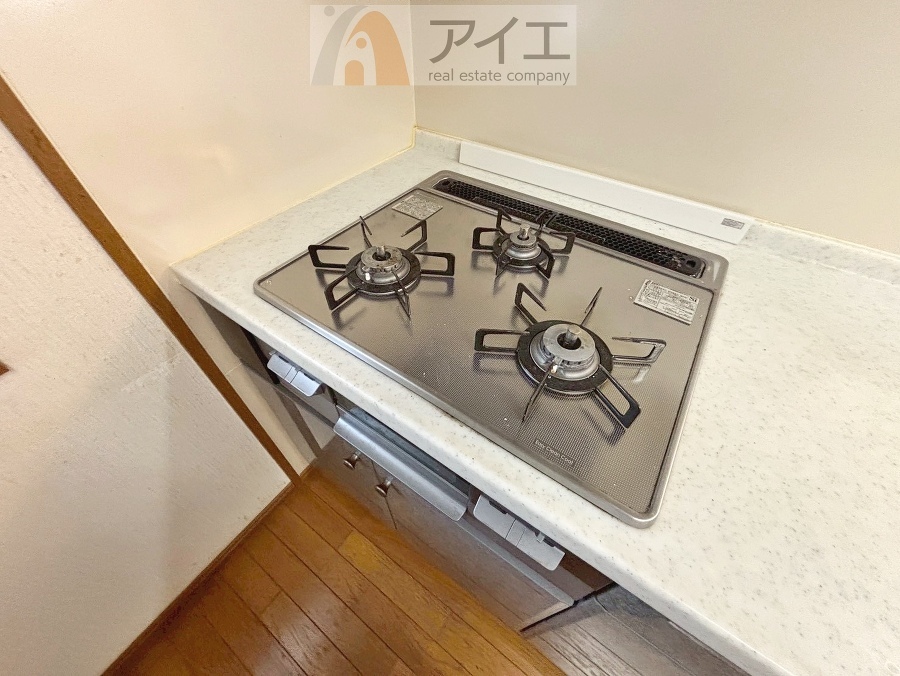 パンづくりやパーティ、大勢でお料理するのに大活躍3口コンロ