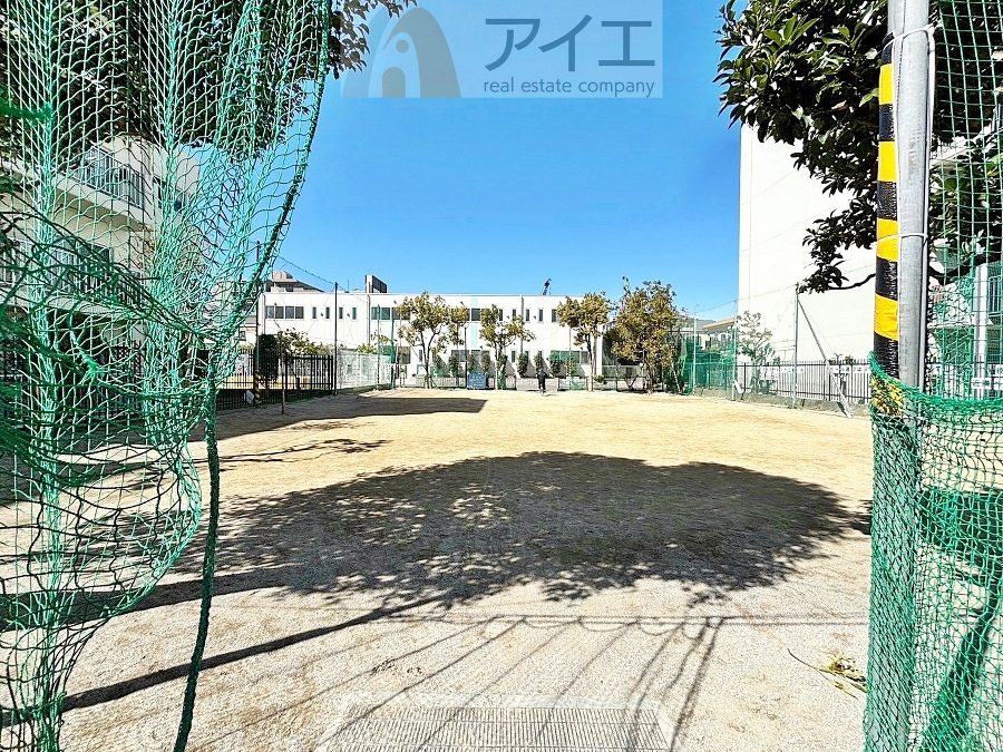 公園が近く、子育て家族に嬉しい緑豊かな環境です