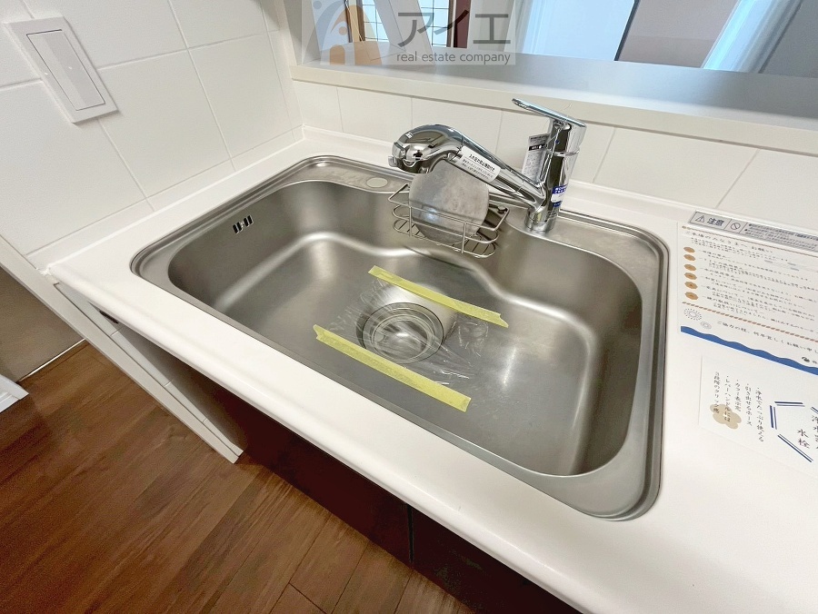 水道一体型の浄水器。ボタン一つで切替可能水回りもすっきり