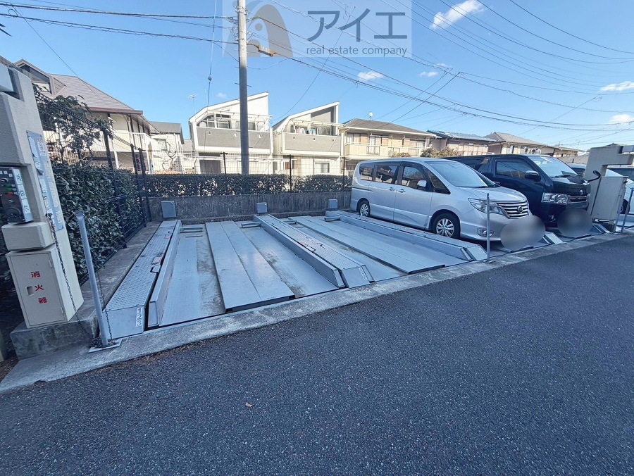 駐車場があるため車通勤の方にも安心なマンションです(要空確認)