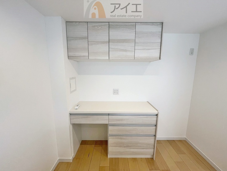 ゆっくり閉まる収納でお子さんが手を挟むこともなく安心