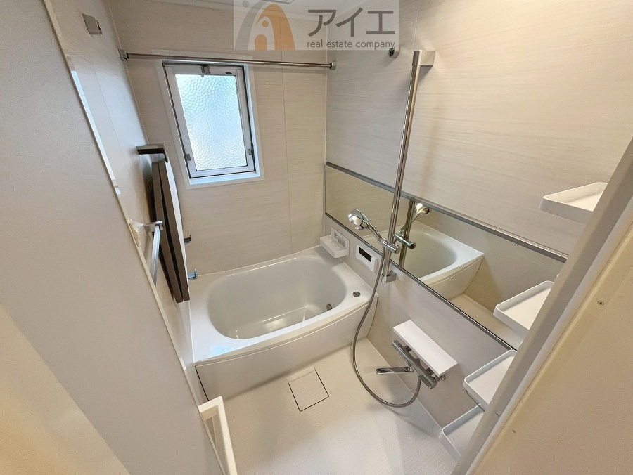 明るい感じ、贅沢な雰囲気でより快適なバスタイム