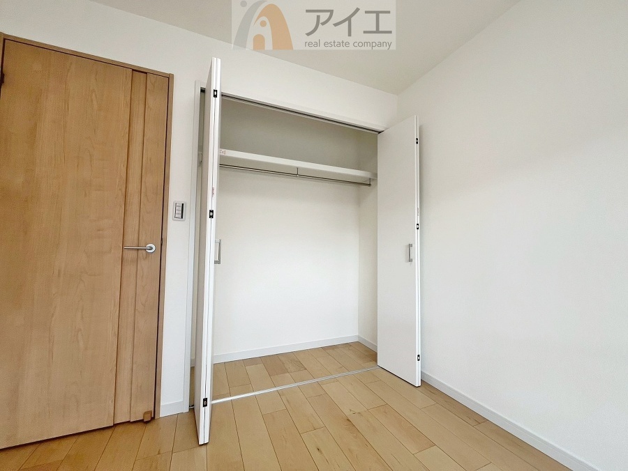 お子様の荷物も片付く、全居室収納スペース