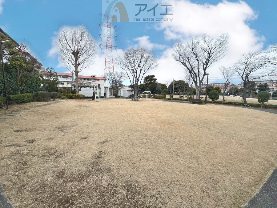 公園が近く、子育て家族に嬉しい緑豊かな環境です