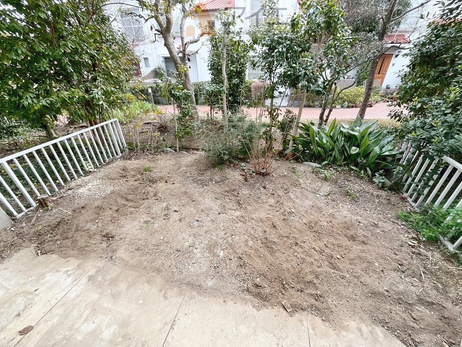 お子様が安心して遊べる専用庭付きです