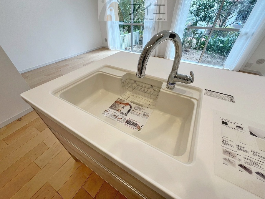 水道一体型の浄水器。ボタン一つで切替可能水回りもすっきり