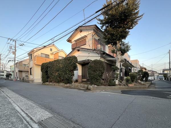 角地、土地広々49坪超で開放感たっぷり。