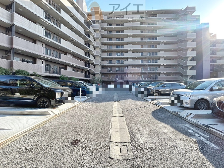 駐車場があるため車通勤の方にも安心なマンションです(要空確認)