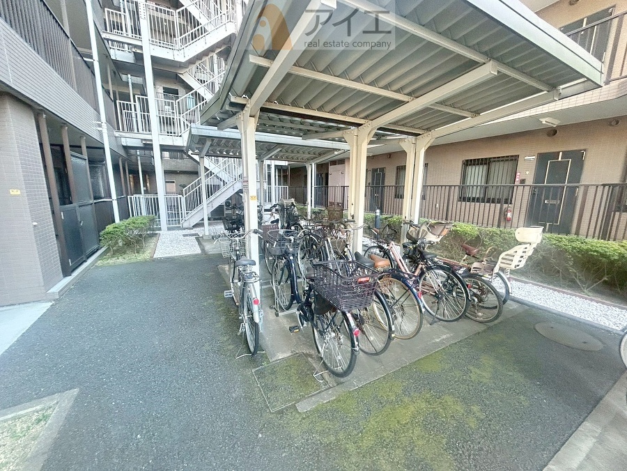セキュリティ面にも配慮した駐輪場がございます
