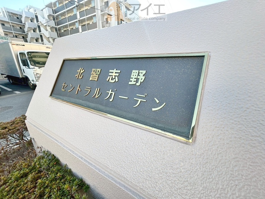 清掃や修理、不審者への声掛けも。管理員日勤は防犯にも有効