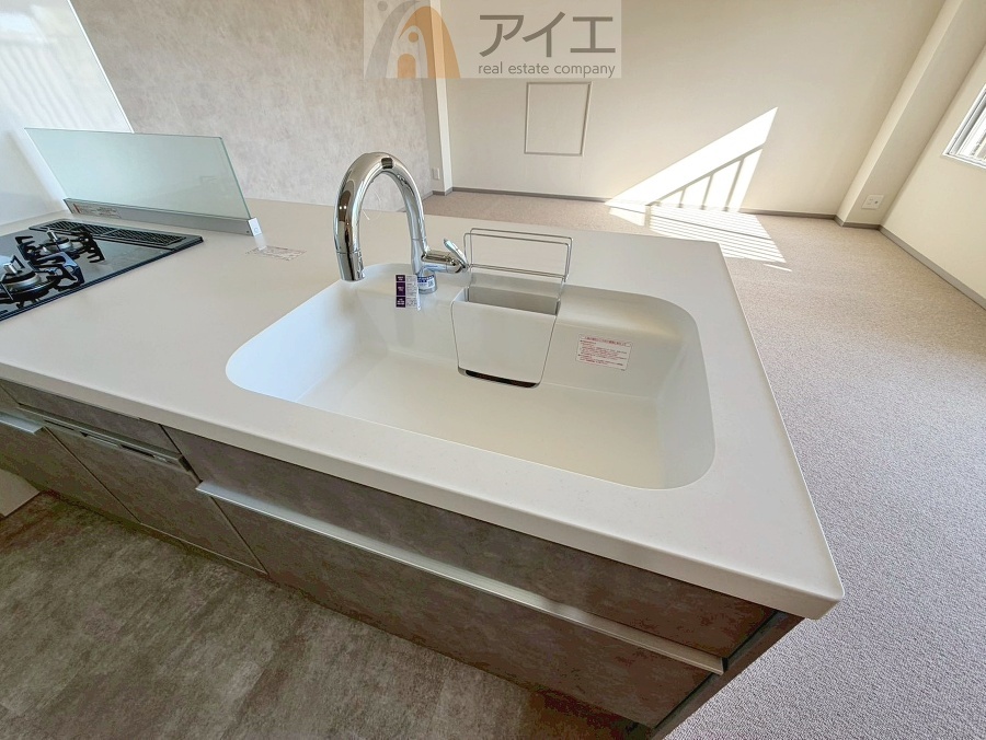 水道一体型の浄水器。ボタン一つで切替可能水回りもすっきり