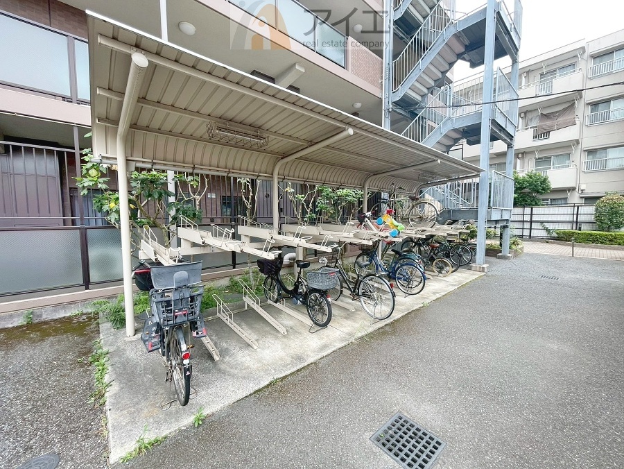 セキュリティ面にも配慮した駐輪場がございます