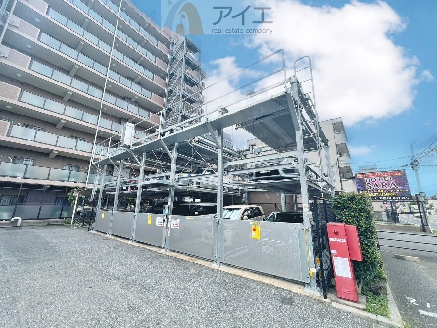 駐車場があるため車通勤の方にも安心なマンションです(要空確認)