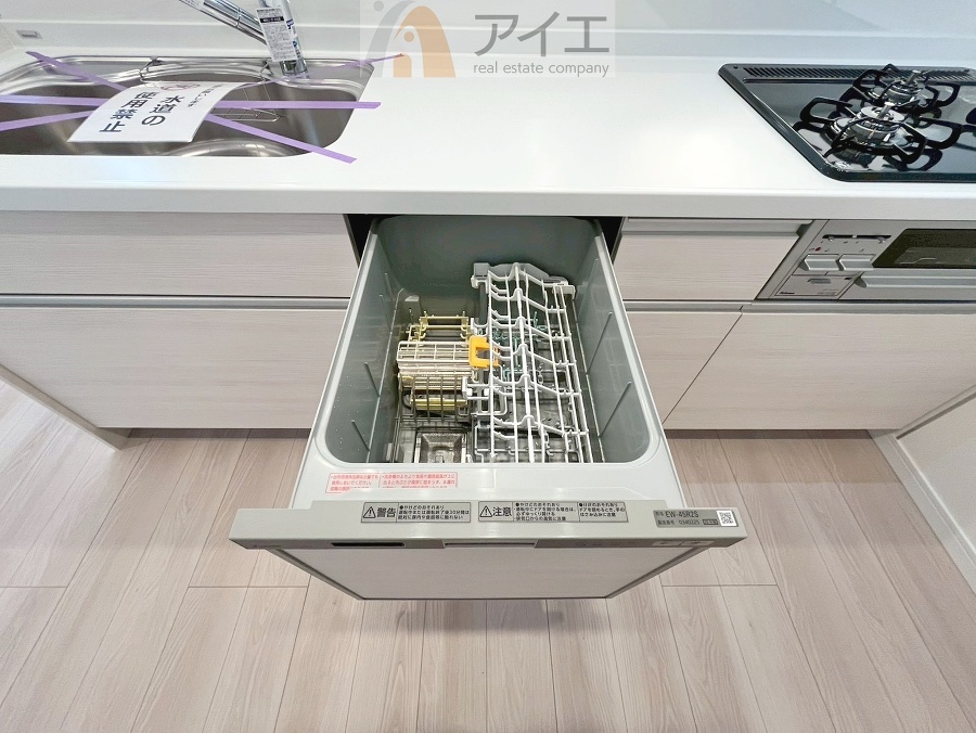 手に優しい、後片づけおまかせの食洗機。ママも食後のだんらんに加われます