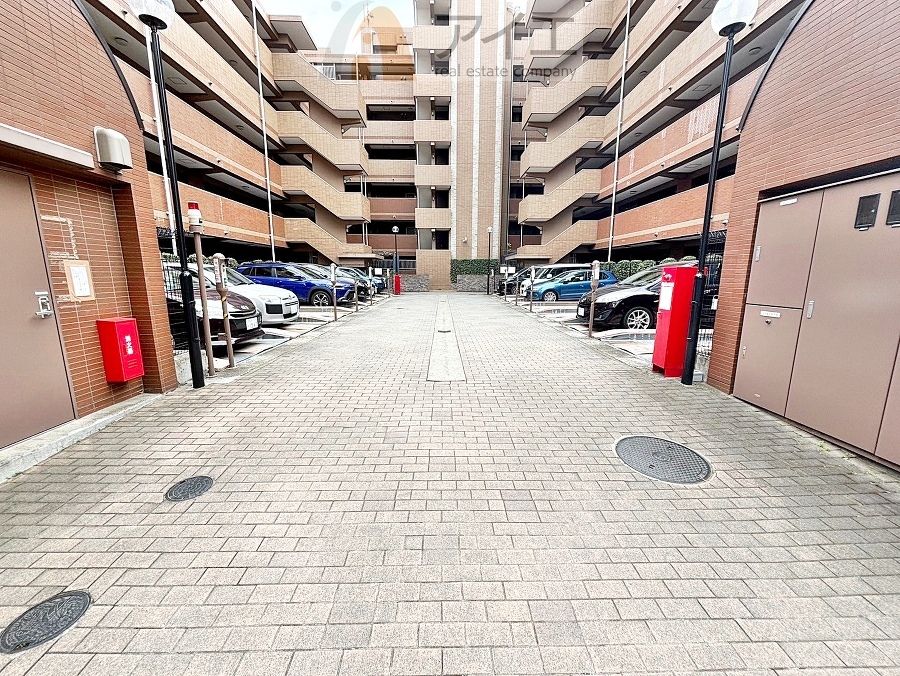 駐車場があるため車通勤の方にも安心なマンションです(要空確認)