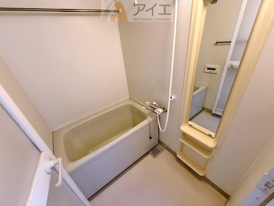 大人の半身浴や、小さなお子様との入浴にも便利な浴室