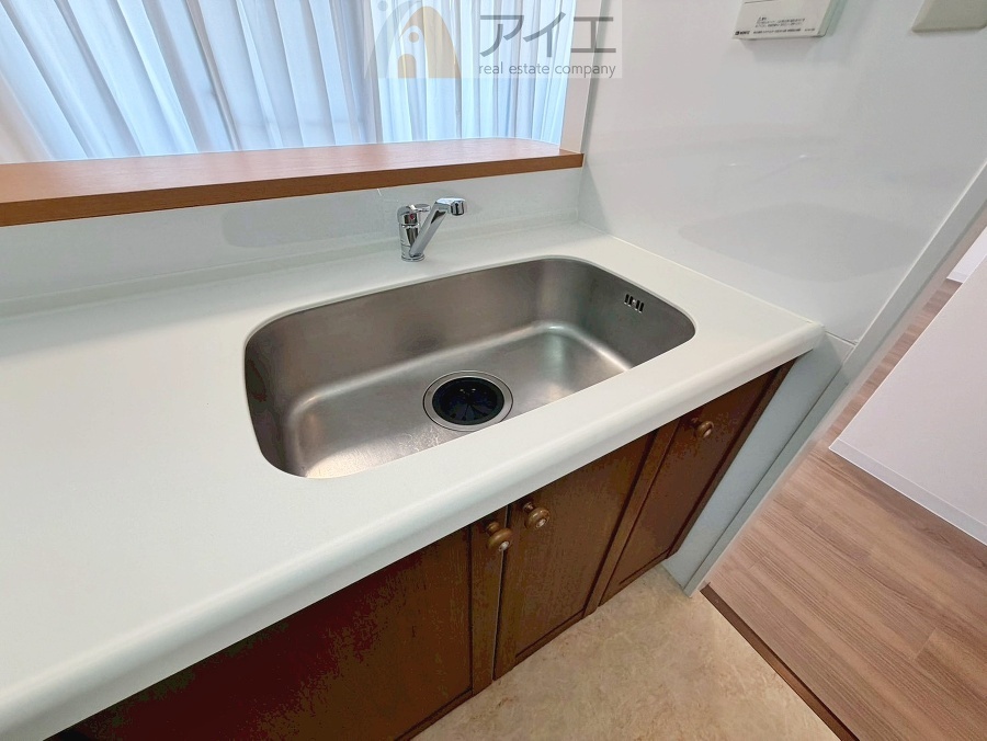 水道一体型の浄水器。ボタン一つで切替可能水回りもすっきり