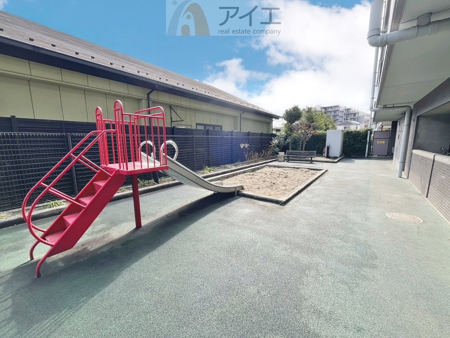 公園が近く、子育て家族に嬉しい緑豊かな環境です