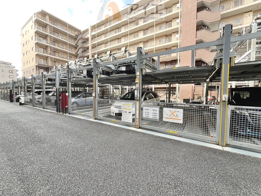 駐車場があるため車通勤の方にも安心なマンションです(要空確認)