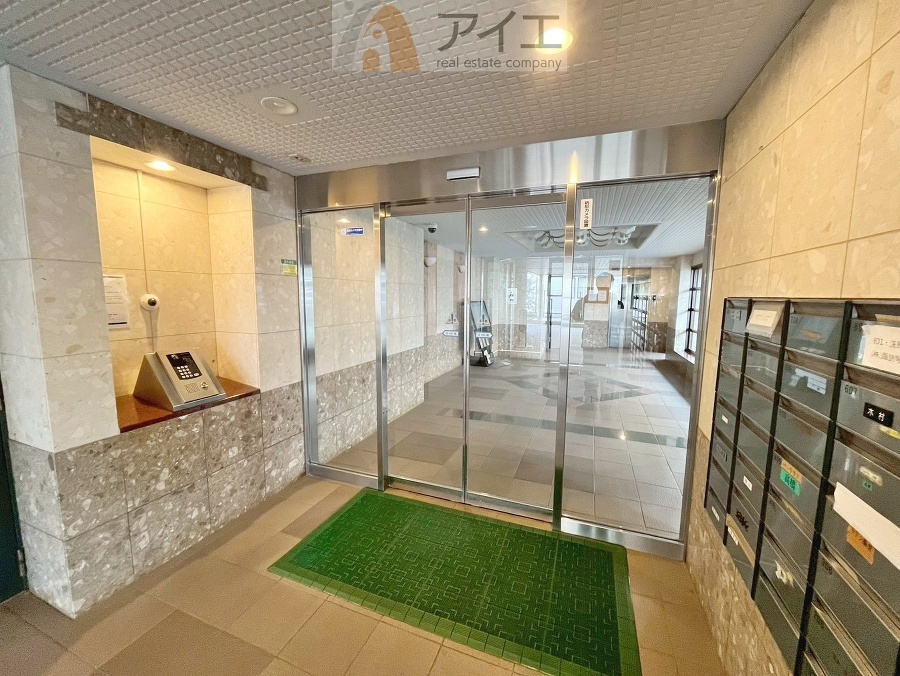 清掃や修理、不審者への声掛けも。管理員日勤は防犯にも有効