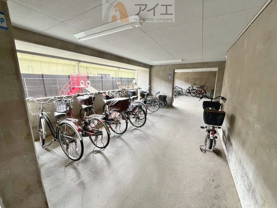 セキュリティ面にも配慮した駐輪場がございます