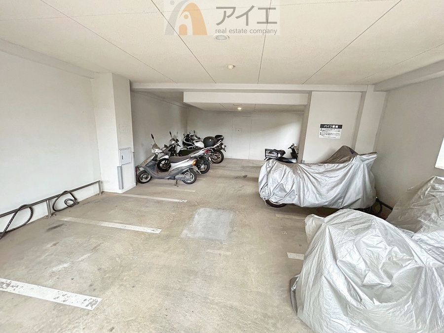 セキュリティ面にも配慮した駐輪場がございます