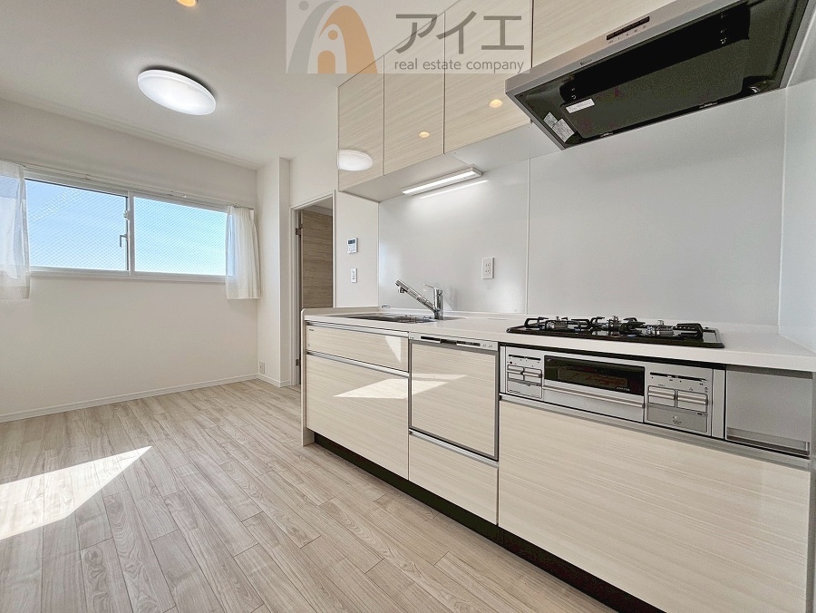 ご家族やお客様との会話も楽しめるキッチン