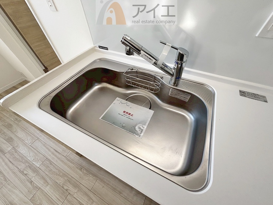 水道一体型の浄水器。ボタン一つで切替可能水回りもすっきり